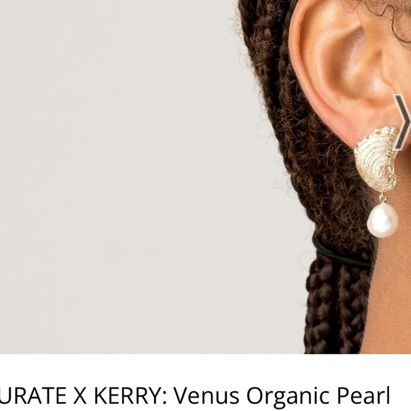 Aurate X Kerry Venus Organic Pearl Gold Earring - Picture 10 of 16